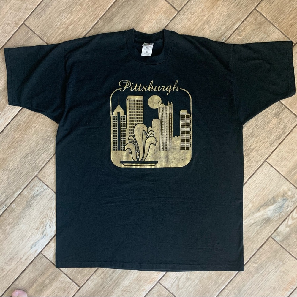 90s vintage Pittsburgh skyline tee